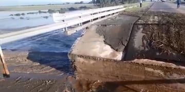 Hay complicaciones en el tránsito por la caída de un puente sobre la Ruta 34 (Foto: captura/Diario Panorama)