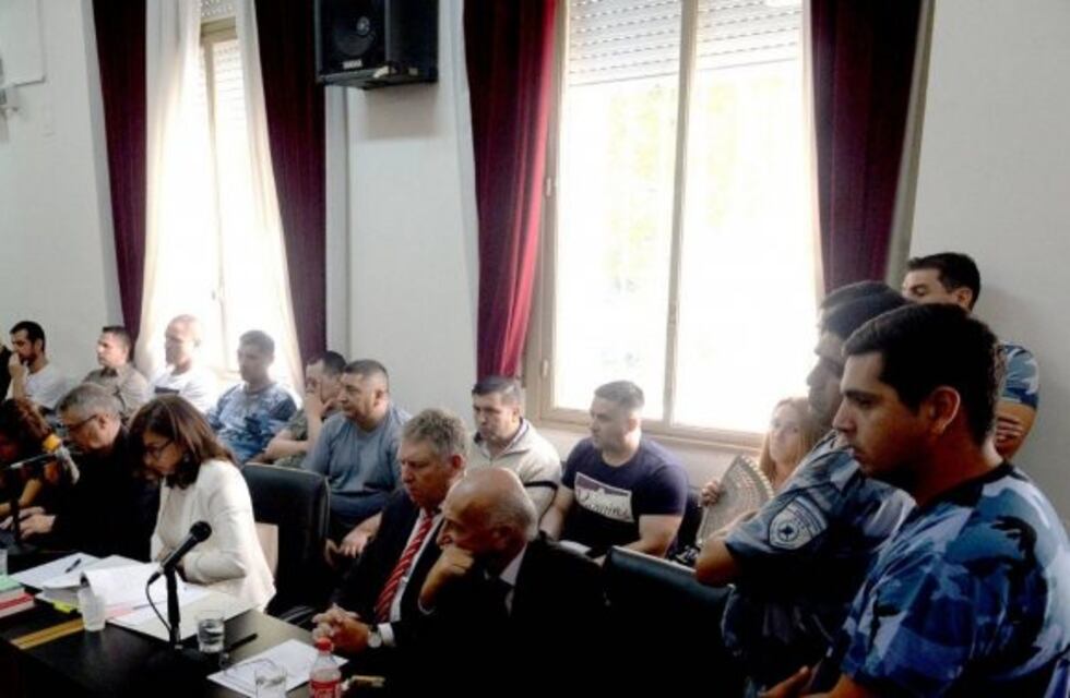 Pidieron la absolución de cuatro ex comisarios juzgados por coimas en La Plata