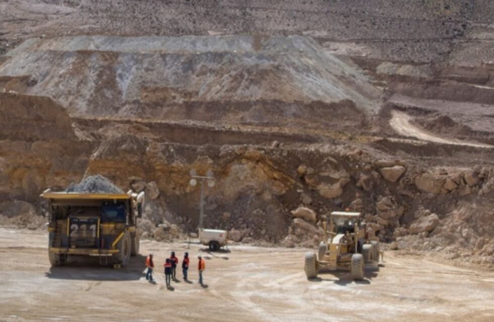 Por brotes de coronavirus, extienden a 28 días las rotaciones de trabajadores mineros en Santa Cruz