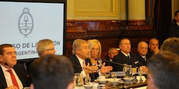 El presidente Mauricio Macri dispuso hoy por decreto (307-2018) otorgar a los hijos de los tripulantes del submarino ARA San Juan una beca destinada a solventar su educación\u002E