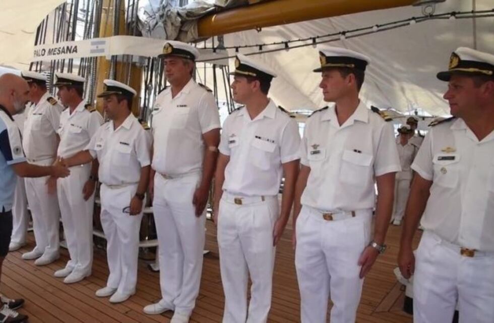 El embajador argentino en México recibió en bermudas a la Fragata Libertad