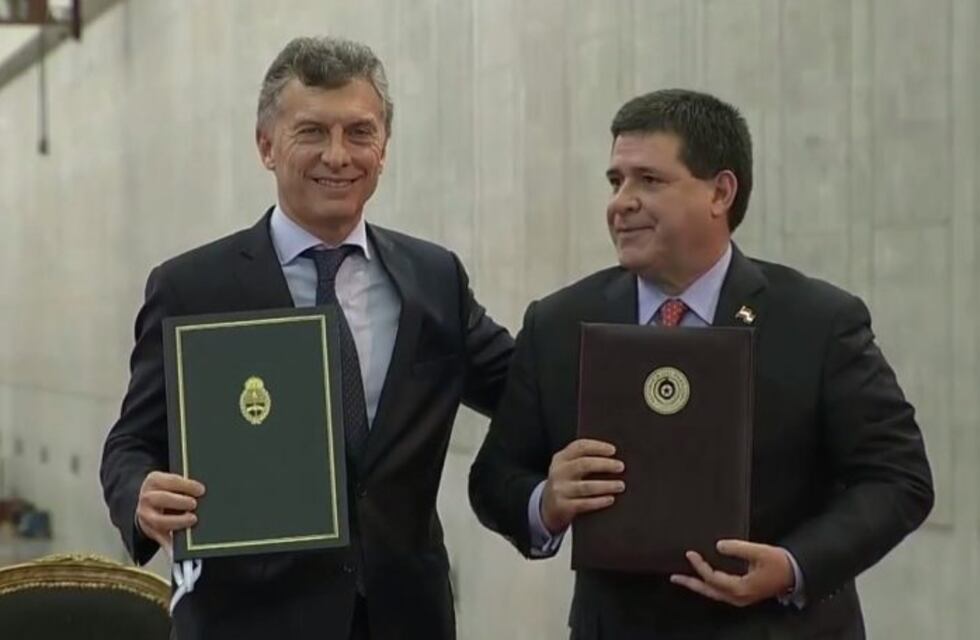 Macri y Cartes firmaron un acuerdo por la deuda de la represa de Yacyretá