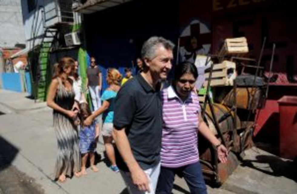 Macri visitó el comedor comunitario Los Piletones y mañana viaja al sur del país