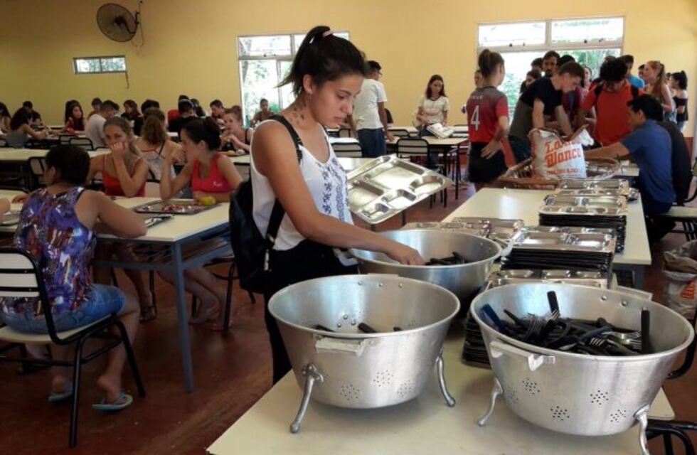 Reabre el comedor universitario de la UNaM para atender a 500 alumnos que permanecen en Posadas