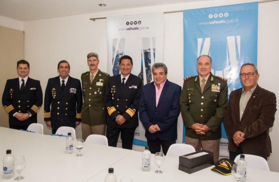 Autoridades del Rompehielos A.R.A Almirante Irízar fueron recibidas en el Municipio de Ushuaia