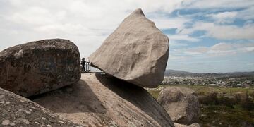 A 106 años de su caída, la famosa piedra movediza de Tandil (ahora reemplazada por una réplica) sigue siendo un atractivo inigualable\u002E