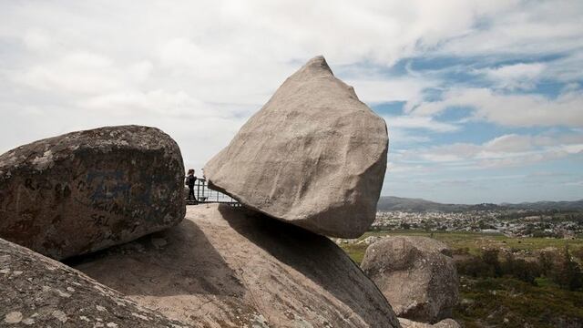 A 106 años de su caída, la famosa piedra movediza de Tandil (ahora reemplazada por una réplica) sigue siendo un atractivo inigualable\u002E