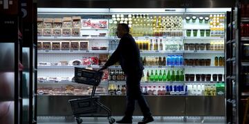 7d16b9ba-c26c-4b2c-bde4-87ba324997ac|Mark Schiefelbein/Associated Press\u002EChinese investors and consumers are wary as consumer prices rose in August for the third consecutive month\u002E