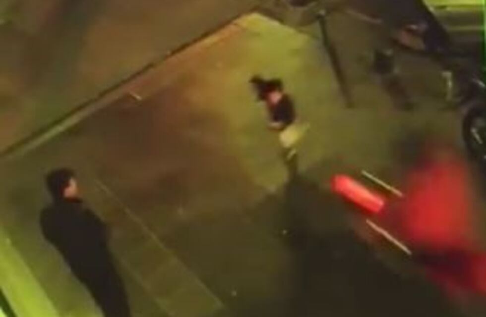 Subió a la vereda a toda velocidad con su moto y atropello a un nene de 5 años