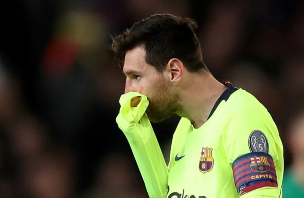 Manchester United-Barcelona: el tremendo golpe que recibió Lionel Messi en la cara