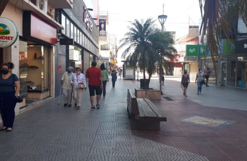 Se observa mayor movimiento de personas en la zona céntrica de Corrientes