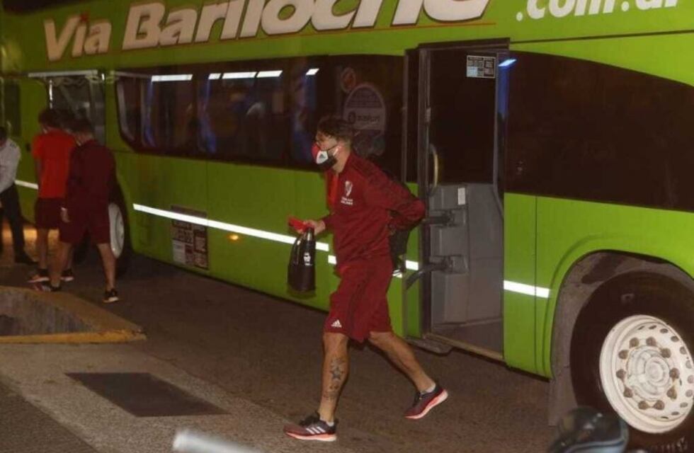 River ya llegó a Mendoza para enfrentar mañana al Tomba