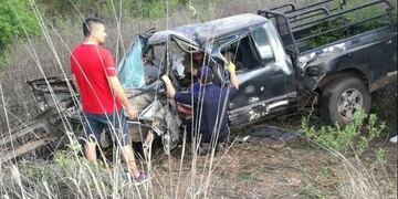 Accidente vial en Las Lajitas y Lumbreras\u002E (Prensa Policía de Salta)