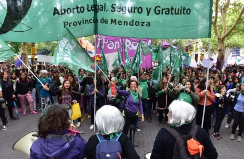 #8M: la "Vía Violeta" copó las calles de Mendoza
