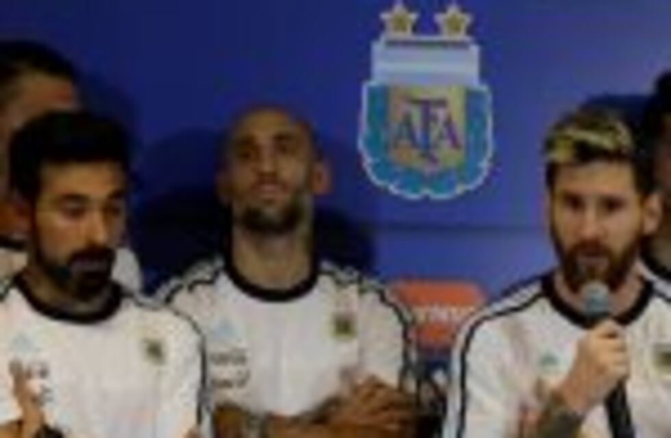 Lavezzi le mandó una carta documento al periodista que lo acusó de fumar marihuana