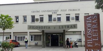 Facultad de Filosofía y Letras UNT (Romina Aguirre)