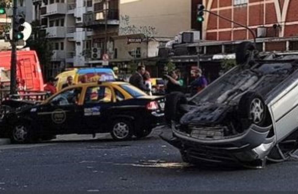 Choque y vuelco en Balvanera: cuatro heridos