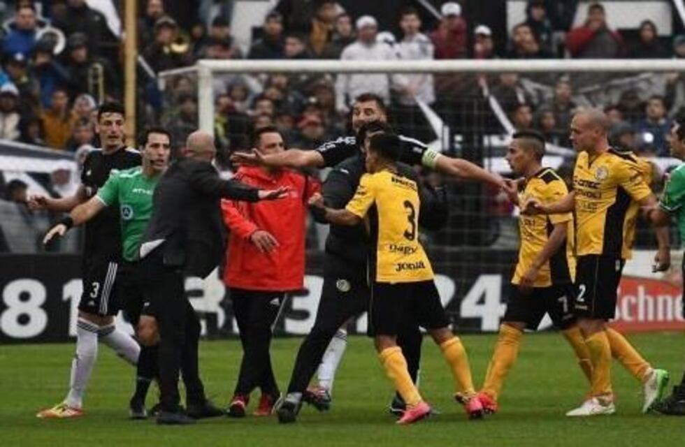 Riestra ascendió al Nacional B luego de completar los 5 minutos que le faltaban al partido