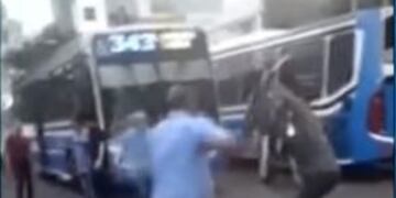 Pelea entre colectiveros y ciclistas en Ciudadela