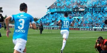 El Pirata usó el Gigante de Alberdi como escudo para sumar muchos puntos\u002E Ganó tres y empató tres, sin recibir goles\u002E Clásico incluido\u002E