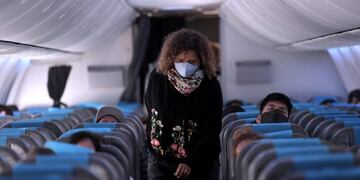 Aerolíneas Argentinas denunciará a los pasajeros que tengan un certificado de Covid positivo\u002E