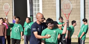 Los voluntarios intentan transmitir sus conocimientos y aprendizaje para que los chicos se sientan mejor\u002E
