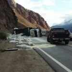 Volcó un camión en la ruta a Chile