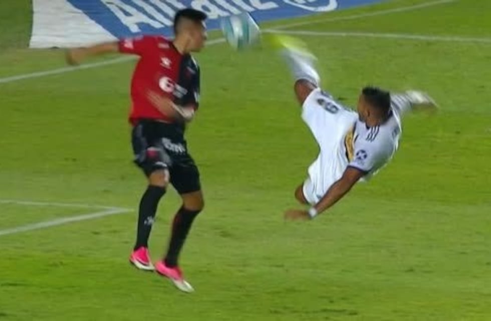 El golazo de Wanchope Ábila para que Boca le siga dando pelea a River en la punta