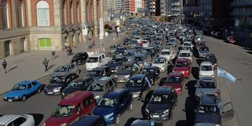 Mar del Plata también tuvo su réplica del banderazo #17A en contra de la cuarentena y la reforma judicial (Foto: Twitter @santosjorgeh)