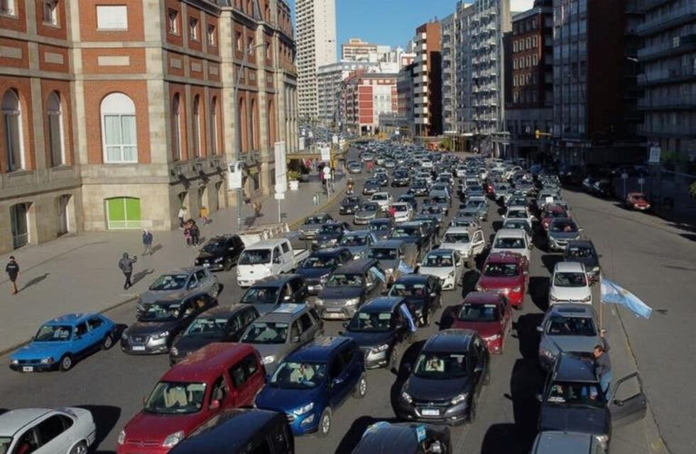 Mar del Plata también tuvo su réplica del banderazo #17A en contra de la cuarentena y la reforma judicial