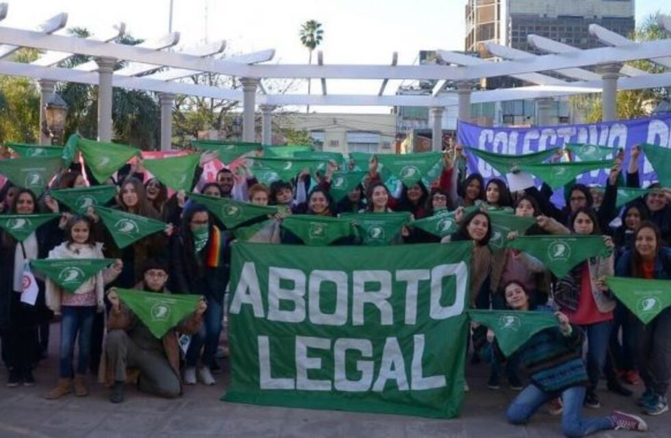 Una correntina fue agredida por usar el pañuelo verde a favor del aborto