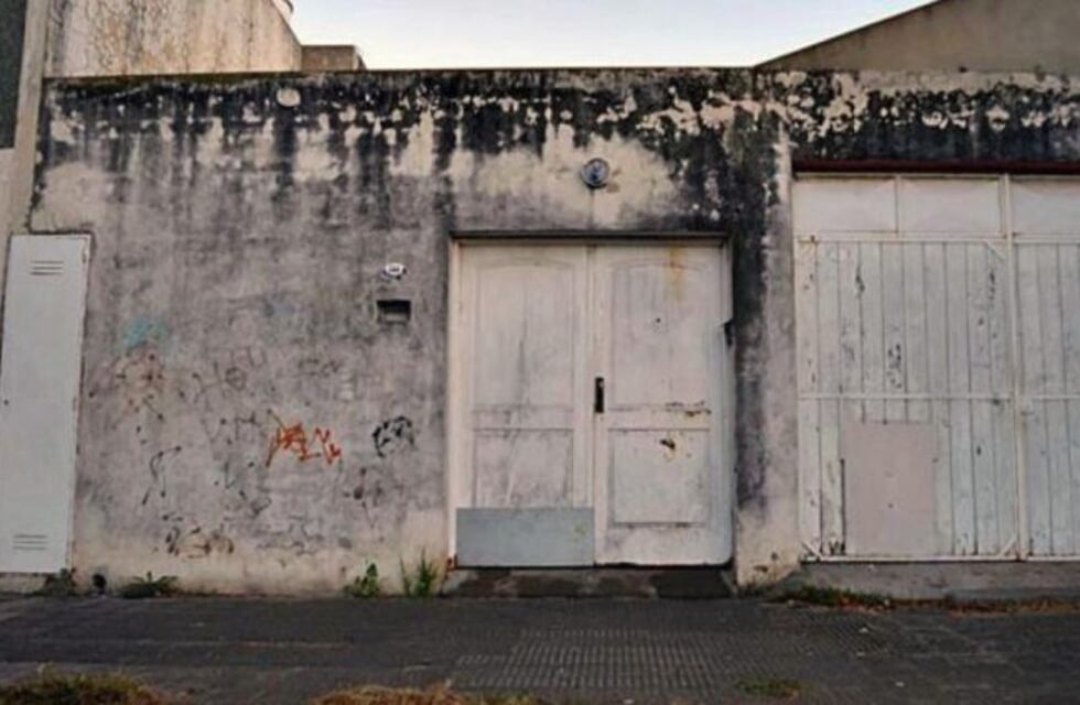 Un ladrón entró a robar en una casa en Bahía Blanca y fue detenido por pisar caca