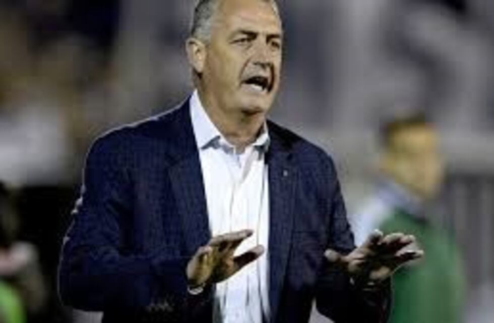 Gustavo Alfaro elige entre Belgrano, Huracán y Peñarol