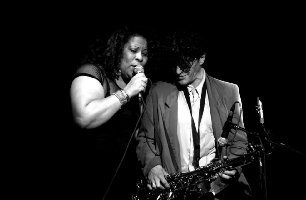 Willy Crook vuelve a Rosario con Deborah Dixon