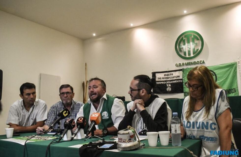 Estatales mendocinos se movilizan por la apertura de paritarias