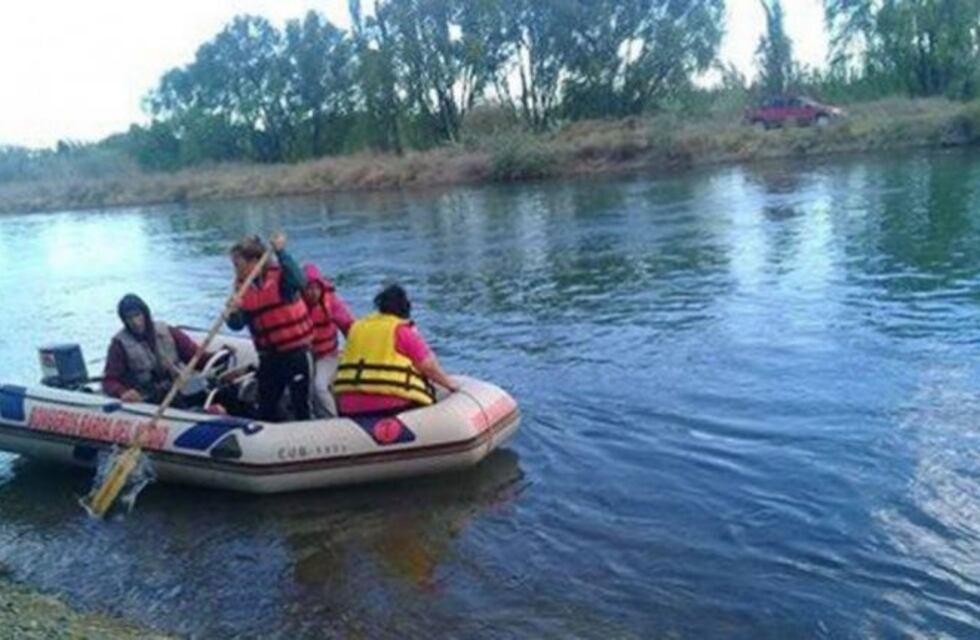 Continúa la búsqueda del joven de 17 años que se arrojó a las aguas del canal principal de Contralmirante Cordero