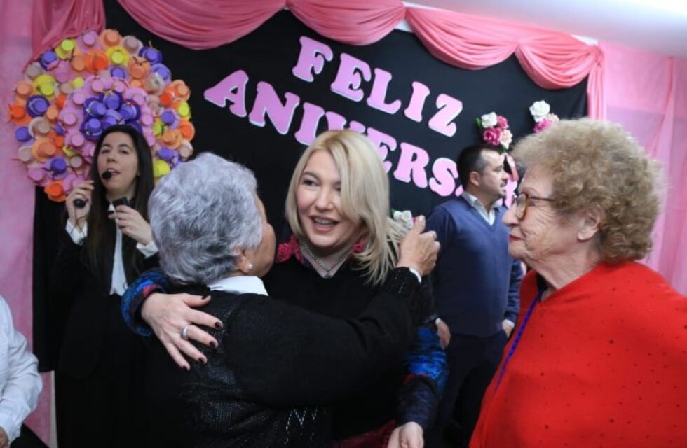 Bertone participó del 24° aniversario del hogar de día "lazos de amor"