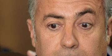 Una ironía del destino lo salvó ayer a Cornejo: se accidentó Ferrer y no estuvo en la sesión y Walter Soto, se tomó licencia\u002E