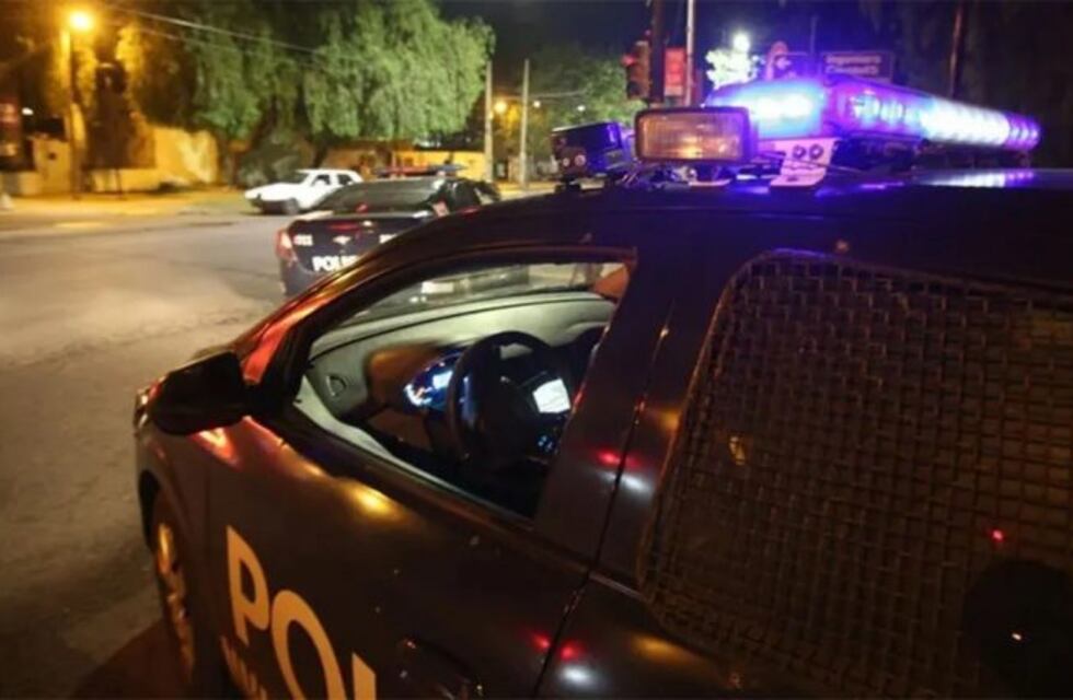 Se le pinchó una rueda y le robaron la camioneta cuando bajo a cambiarla en Maipú