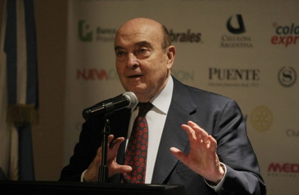 Domingo Cavallo reivindicó a De la Rúa y advirtió sobre la posibilidad de un "golpe" para sacar a Macri