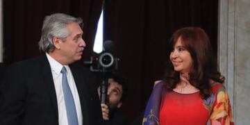 Argentine Vicepresident Cristina Fernandez de Kirchner waves a fan while the President Alberto Fernandez (not in picture) delivers a speech during the inauguration of the 138th period of ordinary sessions at the Congress in Buenos Aires, Argentina on March 1, 2020\u002E (Photo by ALEJANDRO PAGNI / AFP)