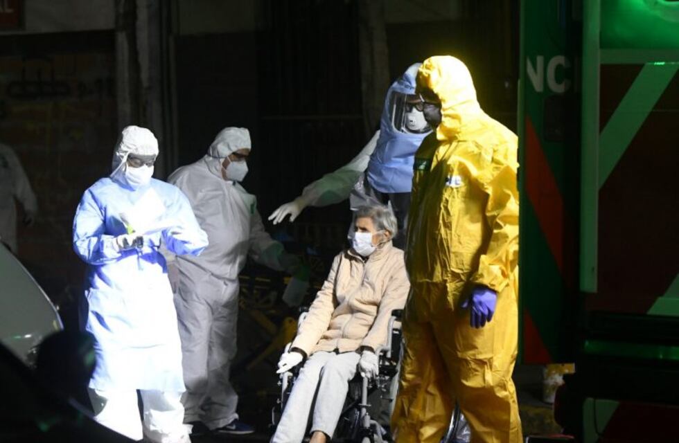 Trasladan a 20 residentes en un geriátrico de Balvanera tras registrar 32 contagios