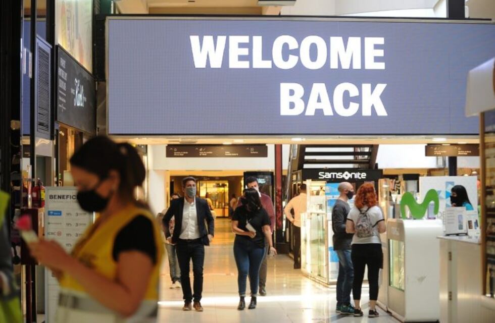 Con protocolos y topes de personas, reabrieron los shoppings en la ciudad de Buenos Aires