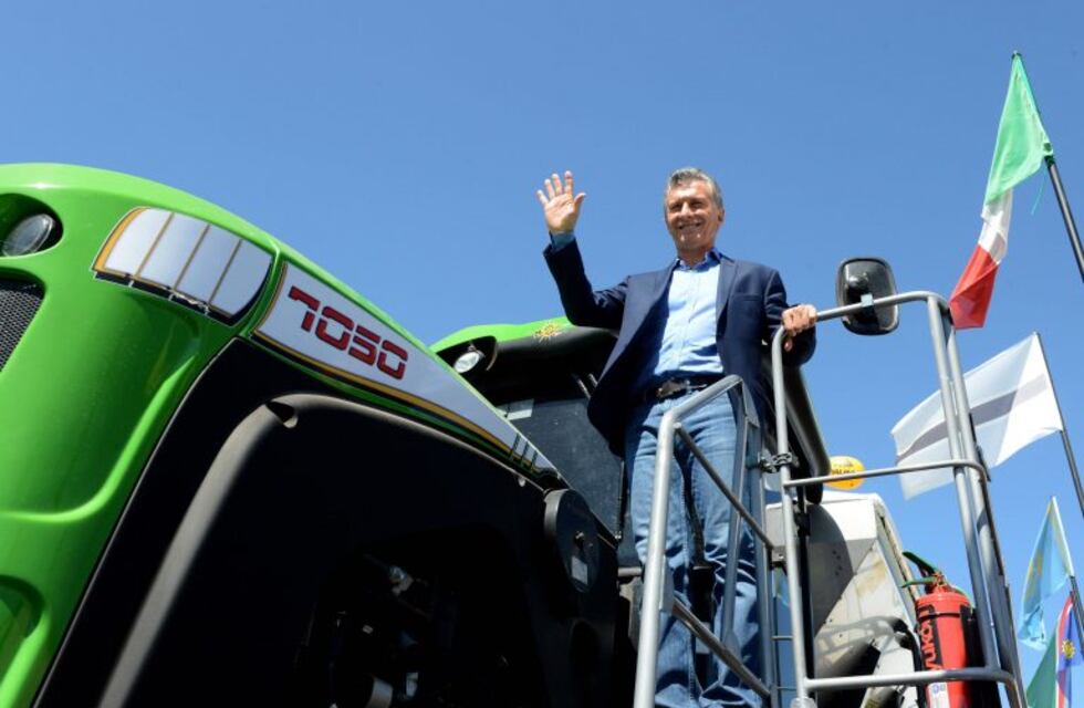 Macri se reúne con sojeros, que lo esperan con reclamos