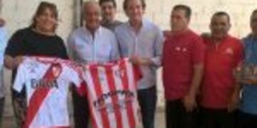 Encabezados por su presidente, Rodolfo D'Onofrio, el plantel de River estuvo en Villa Siburu.