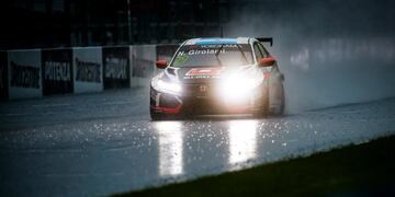 El cordobés Néstor Bebu Girolami, en la previa de la clasificación del WTCR Japón 2019, en Suzuka\u002E