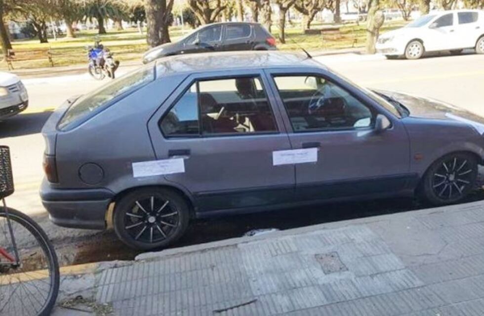 Le secuestraron el auto al que había hecho manejar a un niño por la ruta