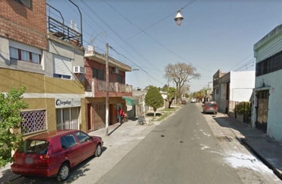 Balearon el frente de una vivienda en zona norte