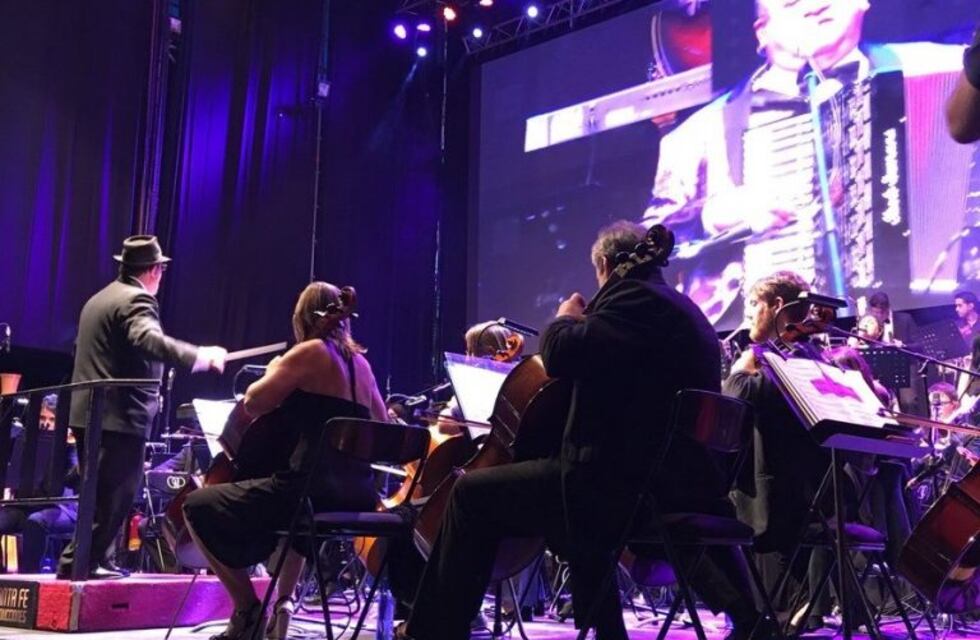 Más de 160 mil personas bailaron con Los Palmeras y la Filarmónica en el Obelisco
