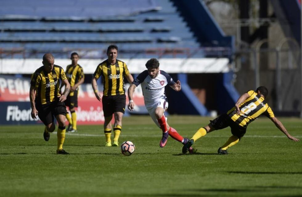 San Lorenzo goleó 3-0 a Peñarol en un amistoso de pretemporada